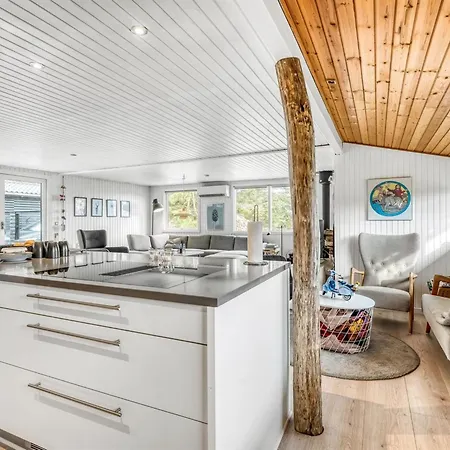 Druscilla - 650m From The Sea By Interhome *